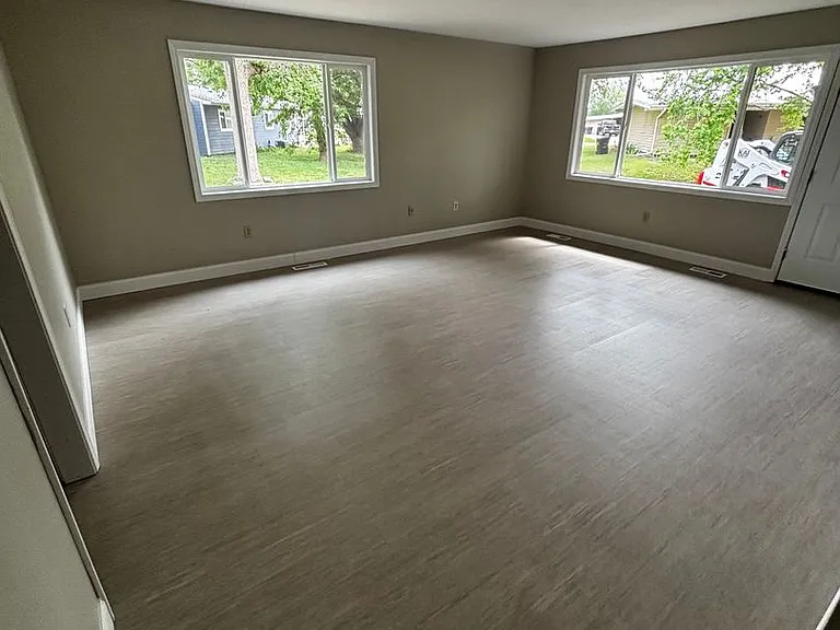 1510 Harrington Loop E — Photo 3