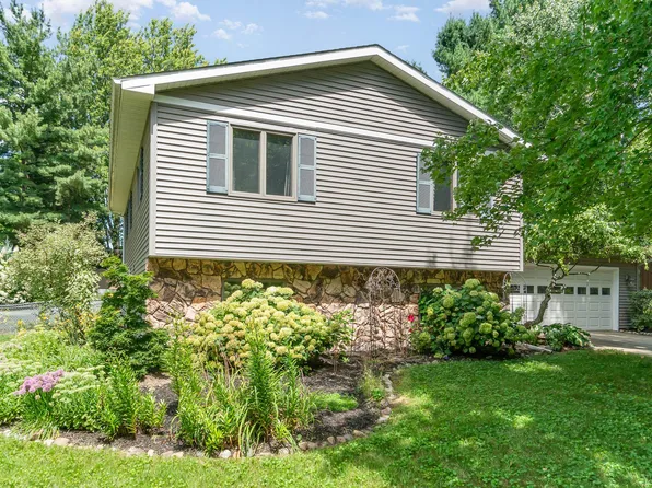1109 Tanwood Ct, Midland, MI 48642