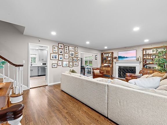 3rd image of 1361 Eriewood Dr