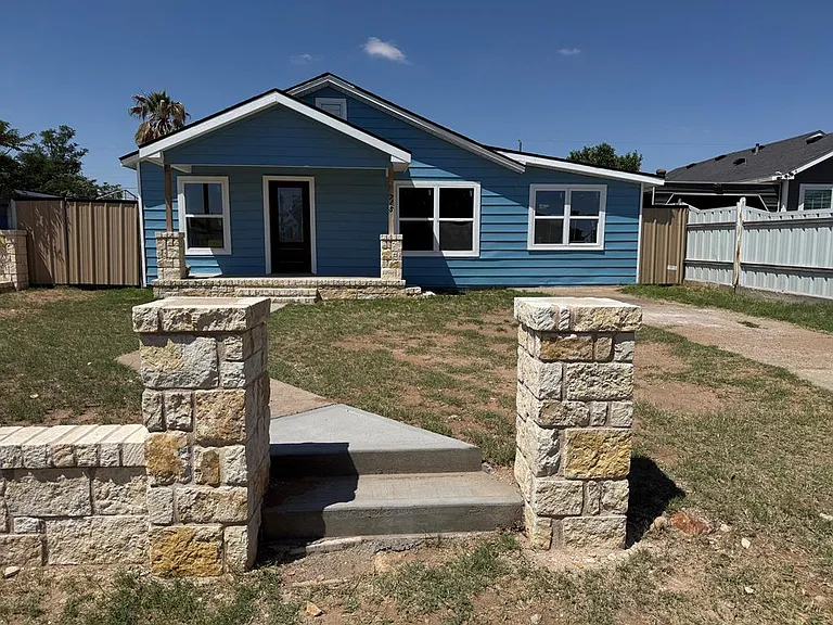 715 N Kelly Ave — Photo 1