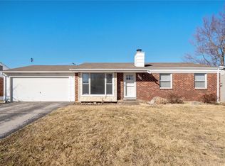 2206 Bolton St, Saint Charles, MO 63301