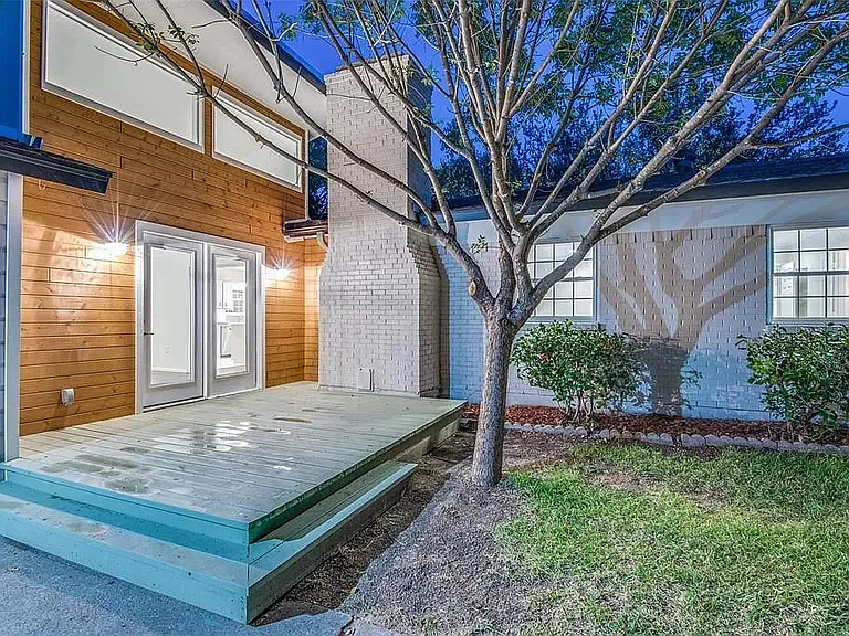 10443 Cromwell Dr — Photo 3