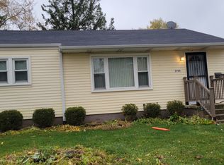 2705 Mohawk Rd, Waukegan, IL 60087