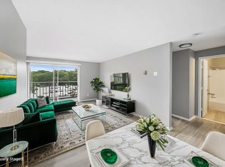 Grandview Pointe, Cleveland, OH 44121