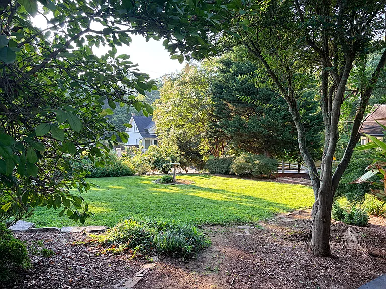 34 Rockyford Rd NE #D — Photo 1