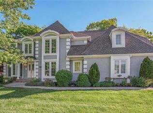 8402 NW Lakeview Dr, Parkville, MO 64152