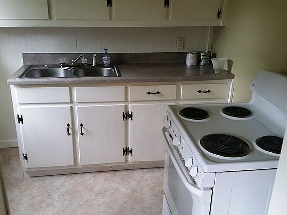 5th image of 608 Brooke St APT B