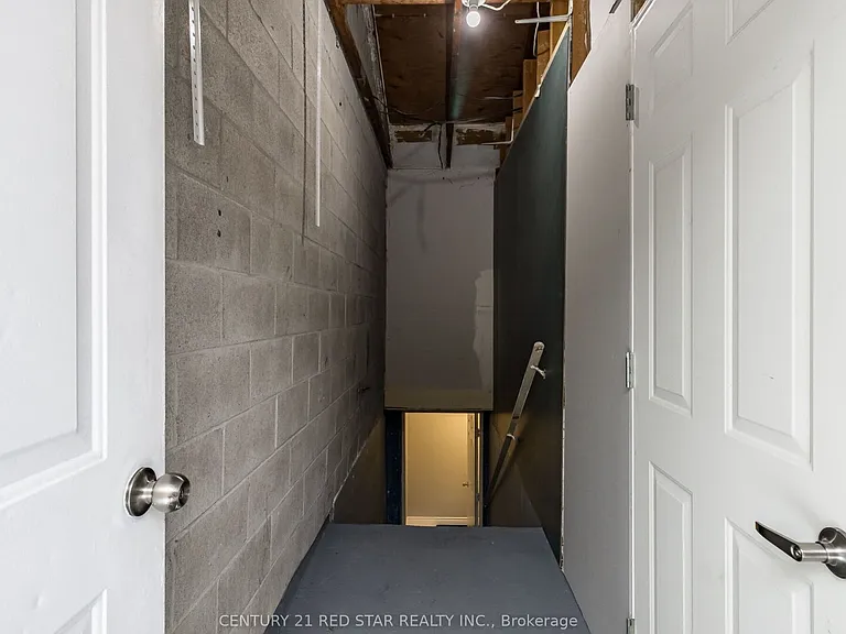 440 Rutherford Rd N — Photo 8