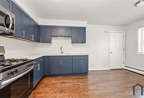 3rd image of 9001 S Cottage Grove Ave APT 3A