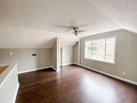 Large en-suite master bedroom with sitting area - entire top floor!