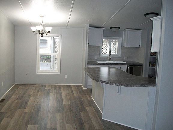 4th image of 742 2nd Ave Space 13