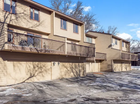 351 W Eagle Lake Dr, Maple Grove, MN 55369
