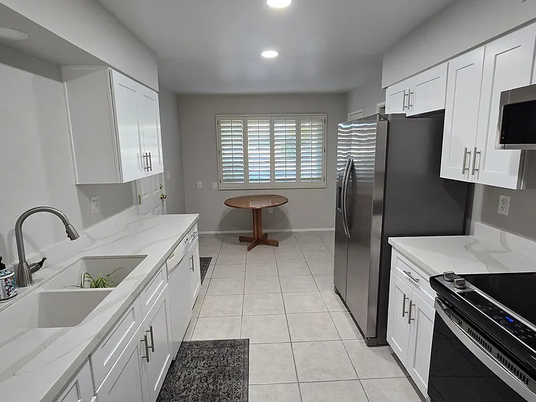 10715 W Tropicana Cir — Photo 2