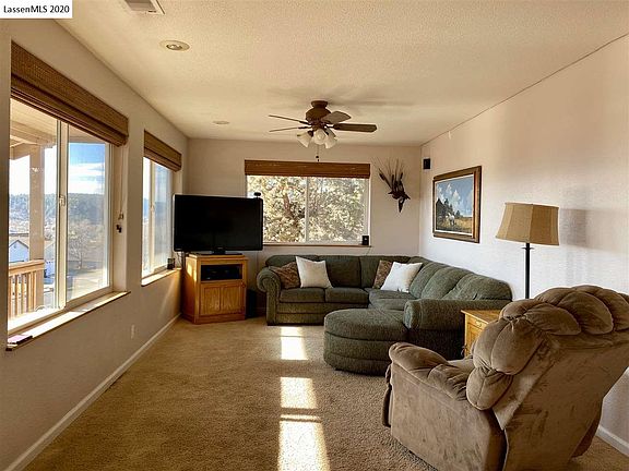 3rd image of 1015 Cameron Way