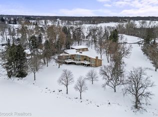 3333 W Shore Dr, Orchard Lake, MI 48324