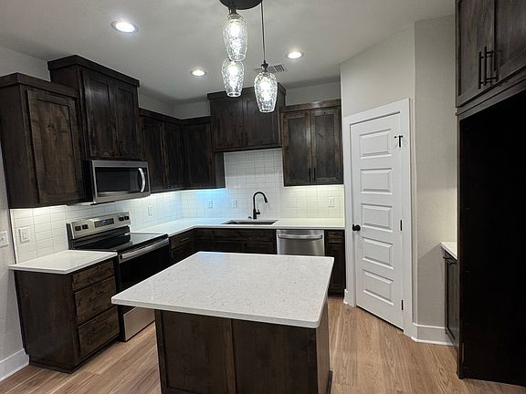 2nd image of 3326 Edgewood Dr