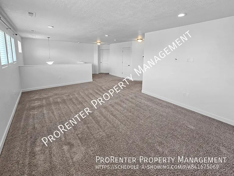 1152 W Beacon Way — Photo 11
