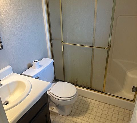 5th image of 709 Oakridge Dr