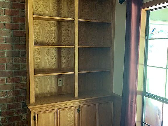 Small den cabinet (2 sets)