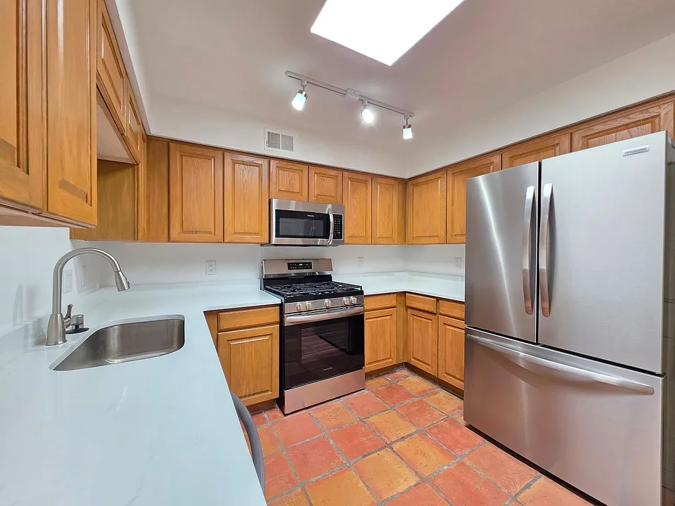 1504 Escondida Ct