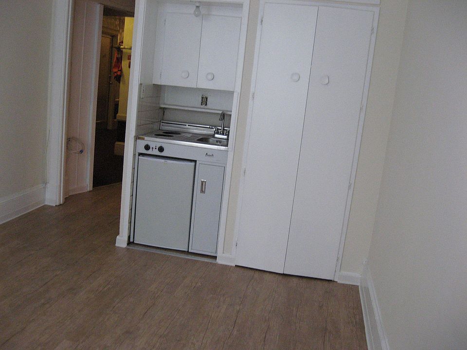 2nd image of 625 Bush St APT 205