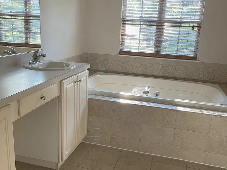 36 Hoover Ave — Photo 15