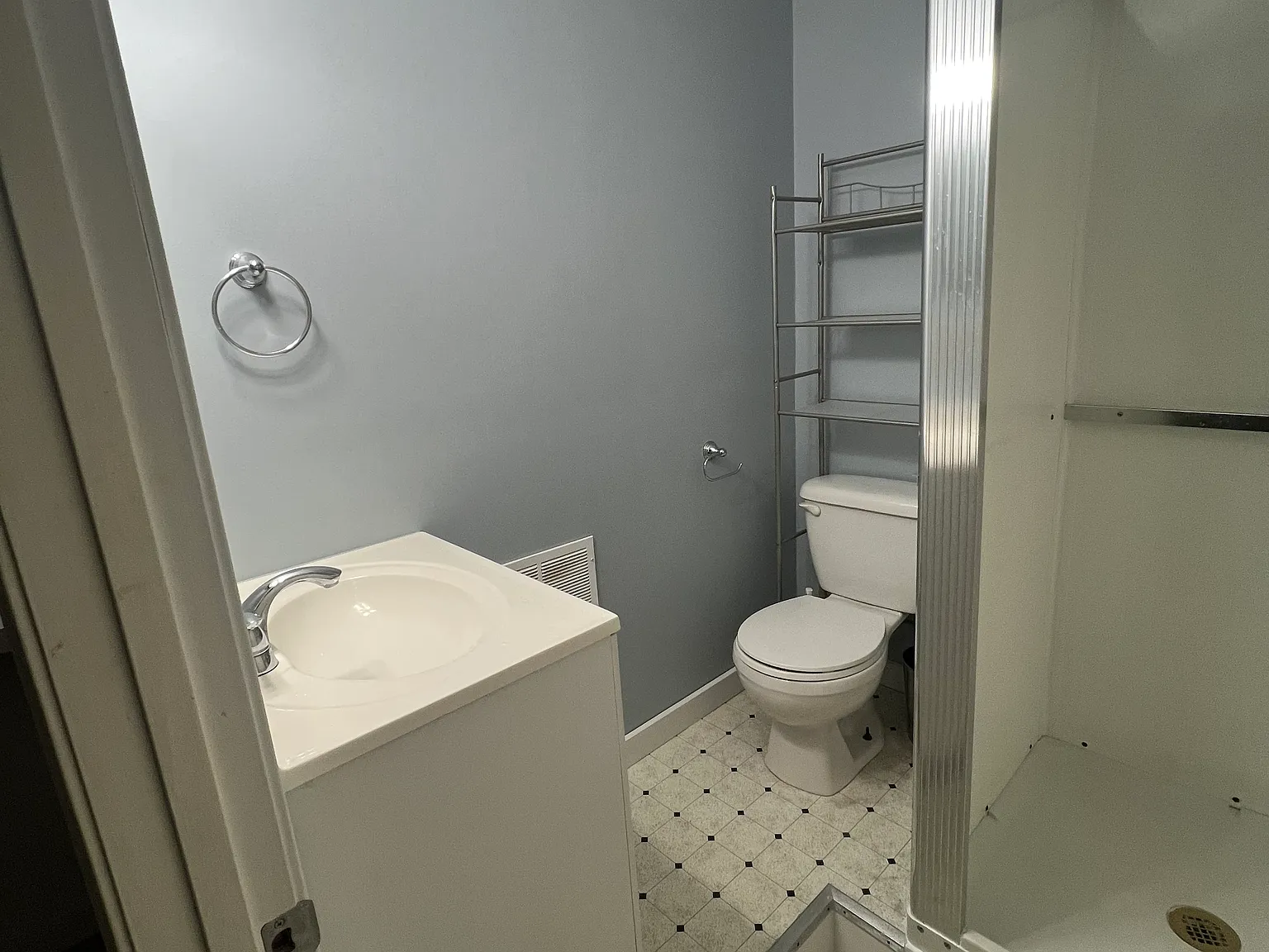 1 bed, 375 sqft, $1,300 — Photo 2