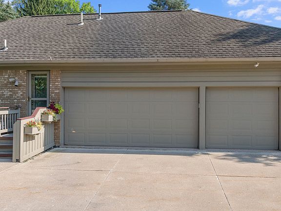 3rd image of 20240 Woodcreek Blvd