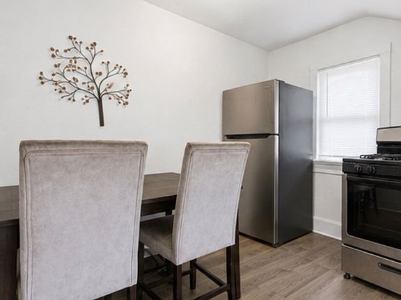 5th image of 321 E Washington St #2