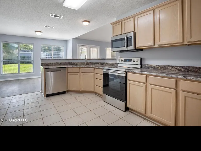 10483 Steeplechase Dr — Photo 16