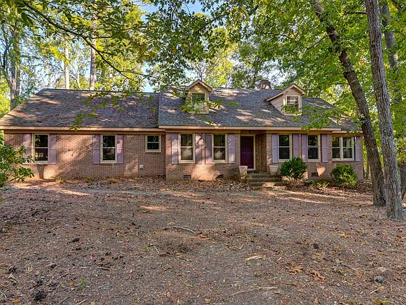 2nd image of 1004 Fieldstone Rd