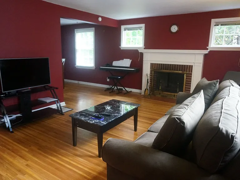 187 Edgemont Rd #R2 — Photo 1
