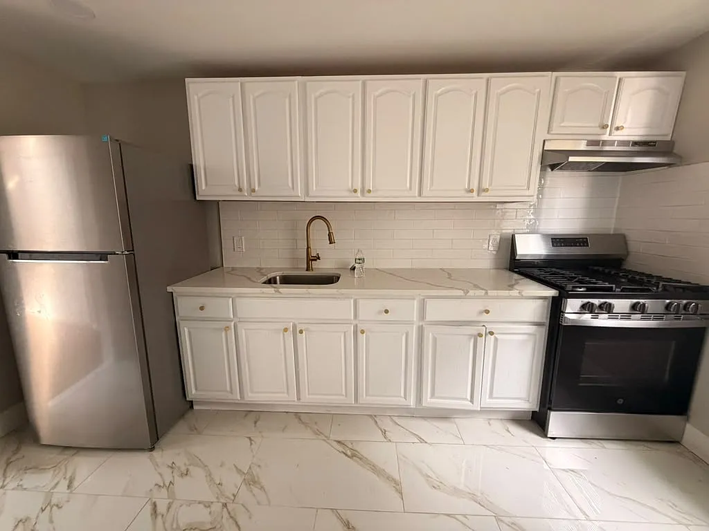 3 bed, $2,150 — Photo 1