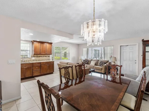 57 Canterbury Dr E, West Palm Beach, FL 33407