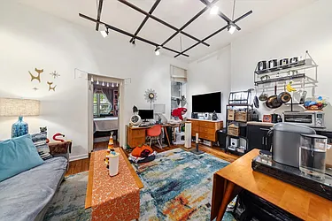 Rented by R New York