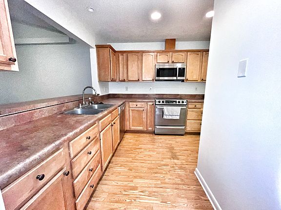 2nd image of 425 Euclid St APT A