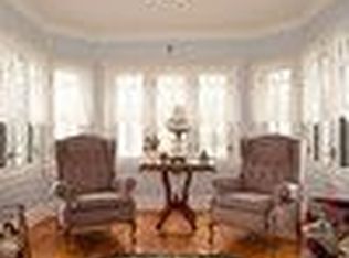 121 Woodside Rd, Riverside, IL 60546