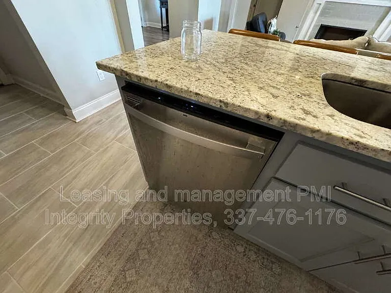 200 Tennyson Dr — Photo 24