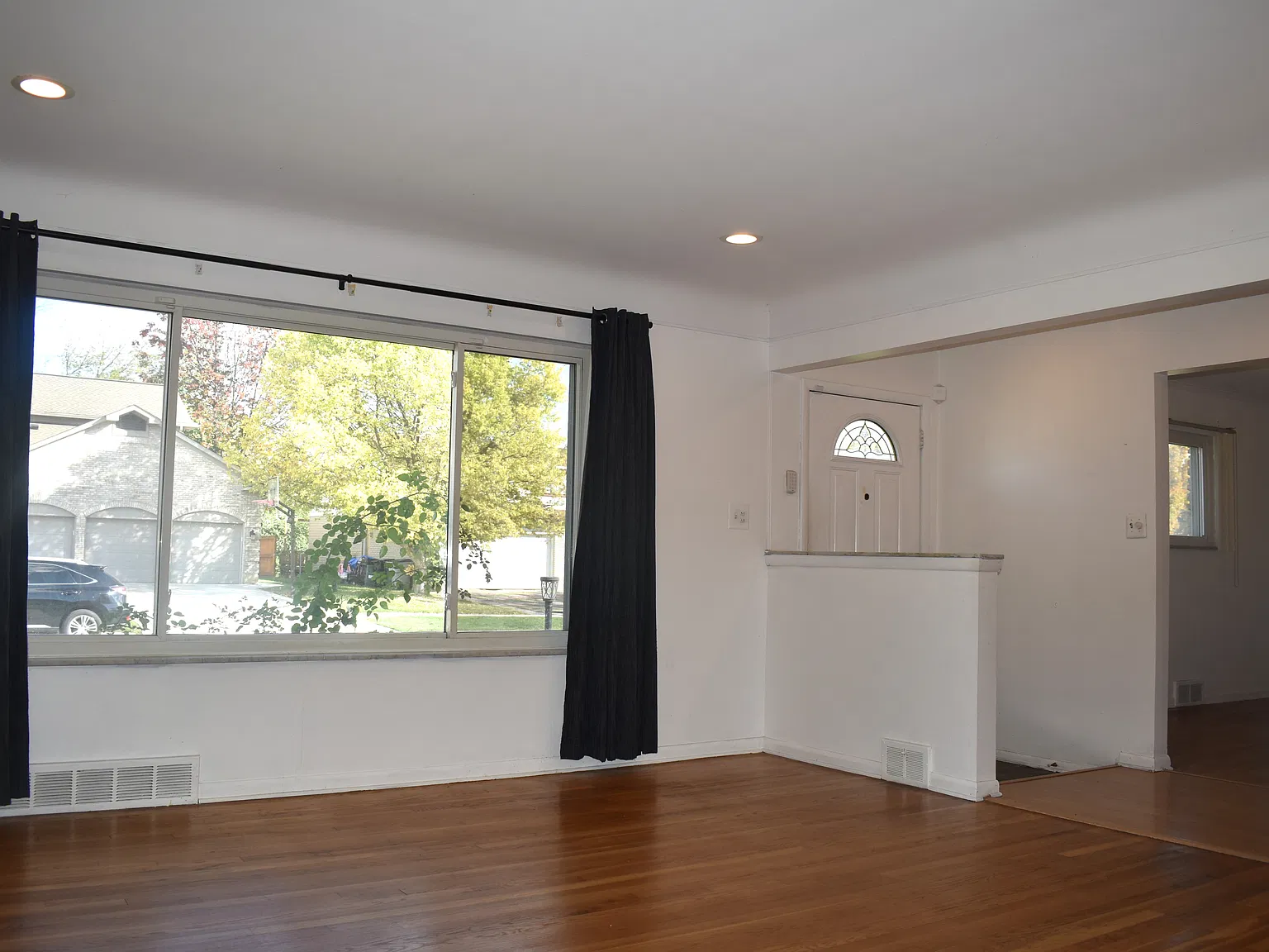 2 bed, 1378 sqft, $1,900 — Photo 4