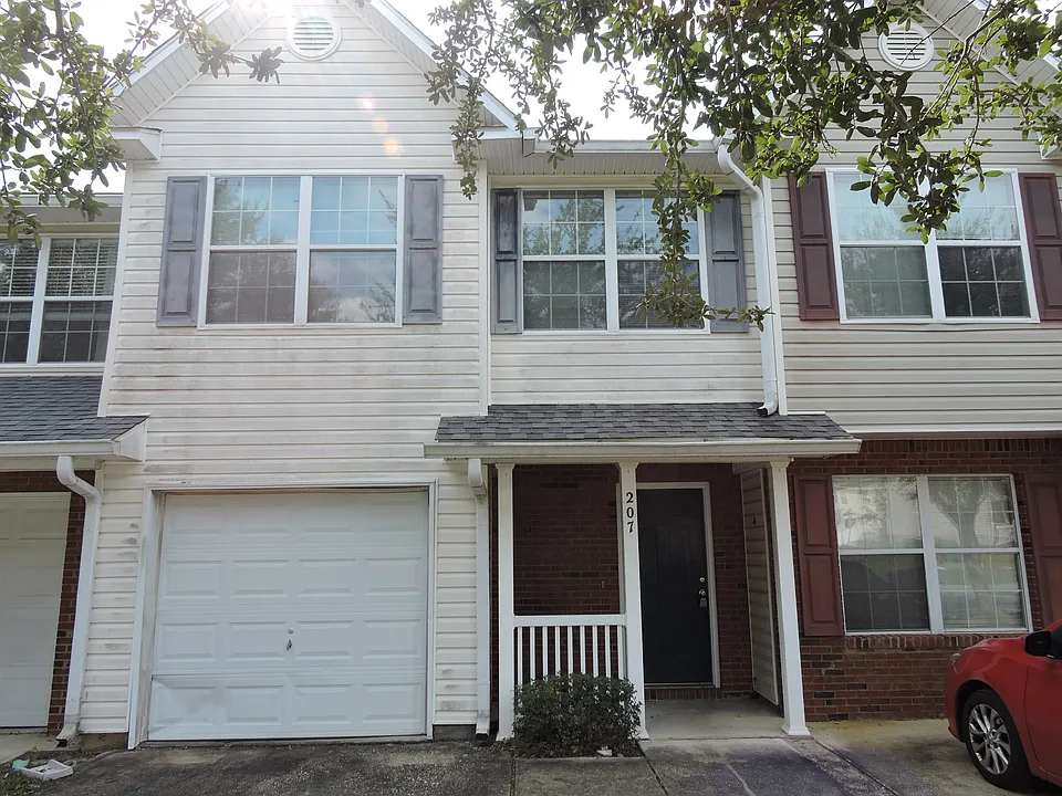 207 Swaying Pine Ct