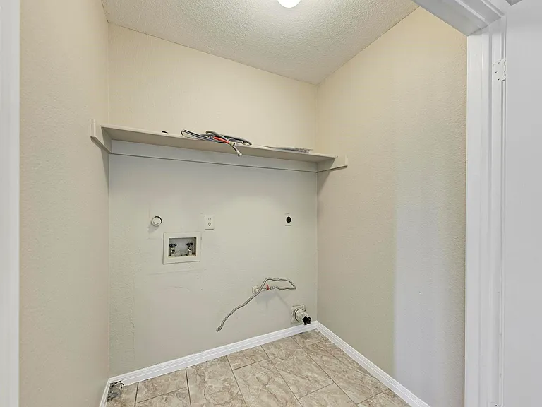 2351 Wright Cir — Photo 11