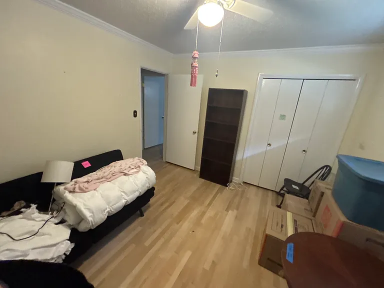 Middle bedroom.