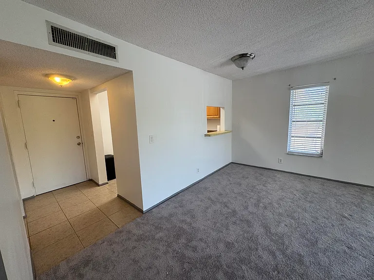 450 NW 20th St — Photo 9