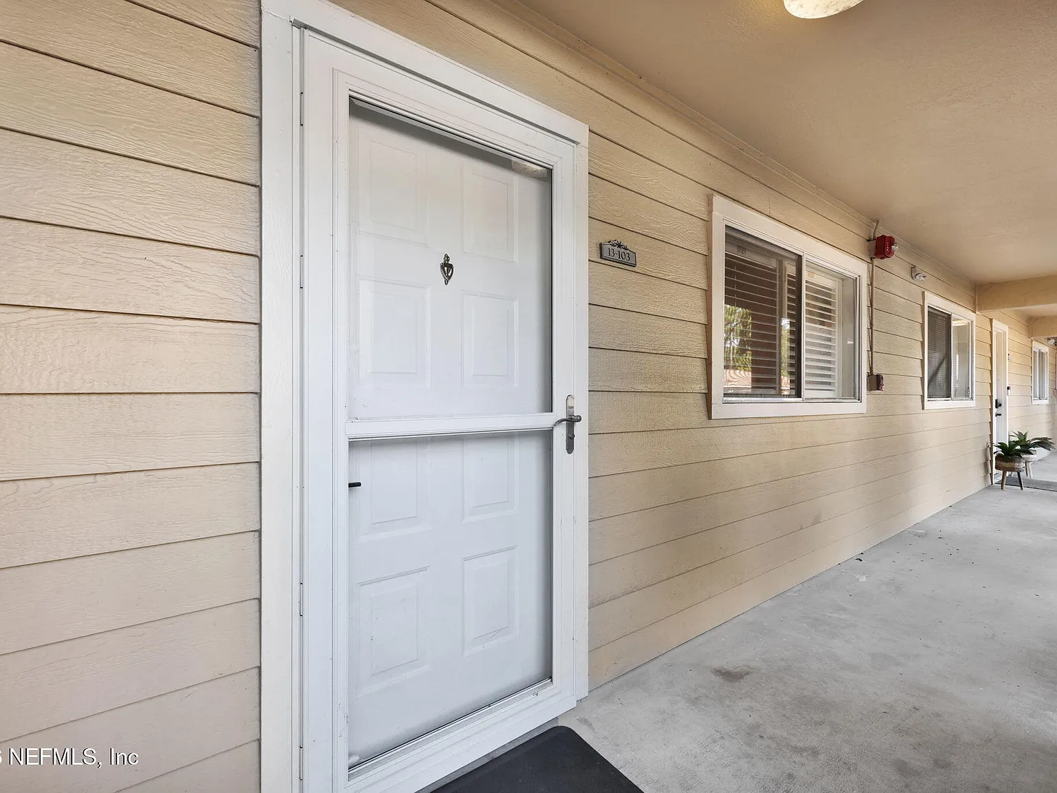 3 bed, 2.0 bath, 1354 sqft, $2,500 — Photo 3