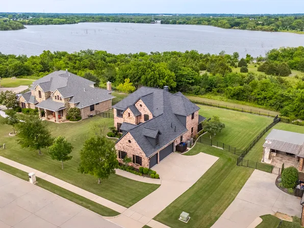 1017 Hilltop Dr, Lavon, TX 75166