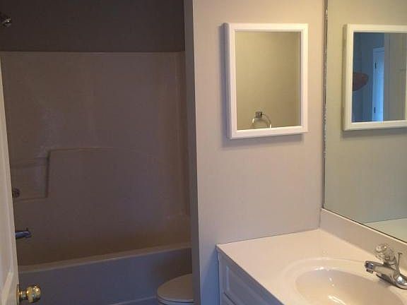 5th image of 602 Camelia St APT C