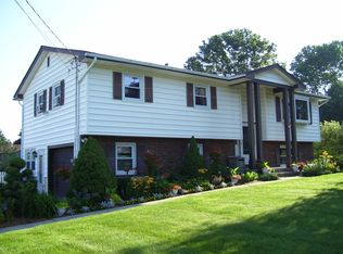 8 Crabapple Ln, Middletown, NY 10941