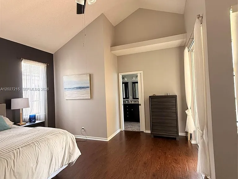 300 Cameron Dr — Photo 5
