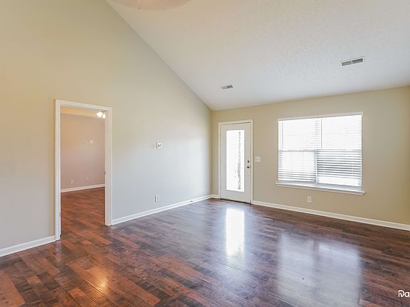 5th image of 310 Reeves Ct