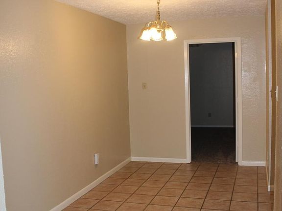 4th image of 1013 San Saba Dr